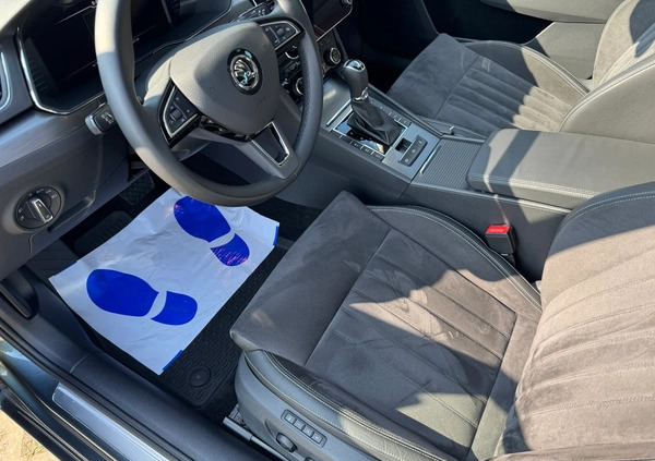Skoda Superb cena 124900 przebieg: 50000, rok produkcji 2019 z Bełchatów małe 172